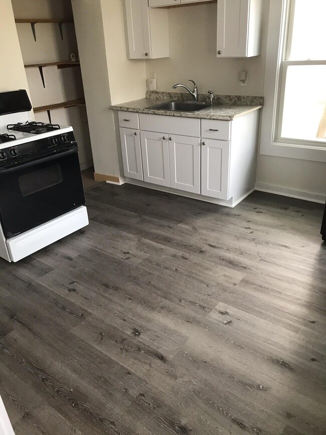 Building Photo - 23 Desmond Rd