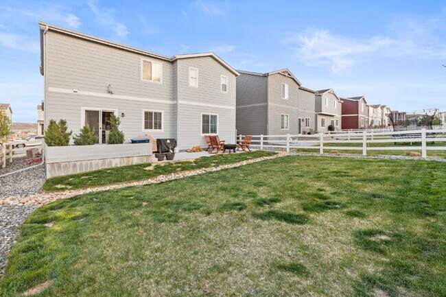 Building Photo - Beautiful 4-Bedroom Home on Blue Lunar Lan...