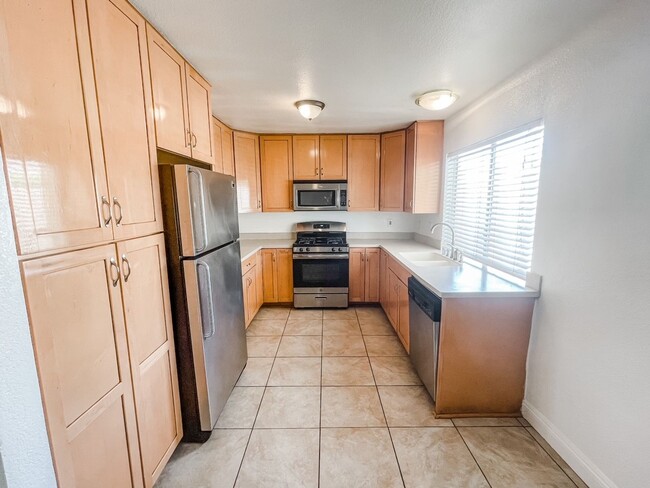 Building Photo - 5 bed/3 bath home in the heart of Spring Valley!