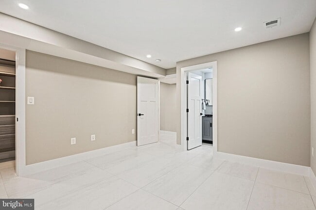 Building Photo - 9615 Locust Hill Dr
