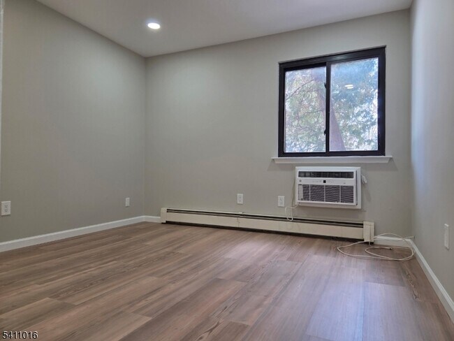 Building Photo - 645 Cricket Ln