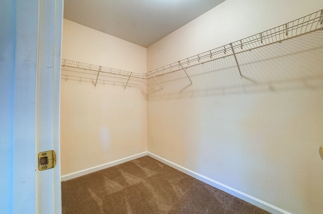 Building Photo - Spacious home in NE Bend!  4 bedrooms!