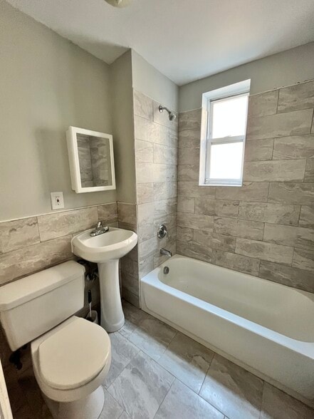 184 Garfield Ave 3 - 180 Garfield Ave