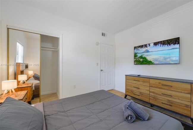 Building Photo - 655 NE 62nd St