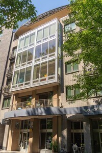 Building Photo - NO PARKING/2+ bed/2 bath top floor condo with full length balcony overlooking north park blocks/N...