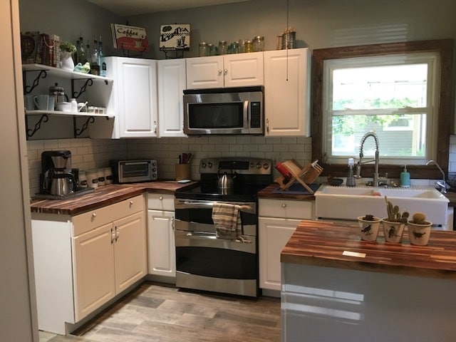 Building Photo - 305 Oak St