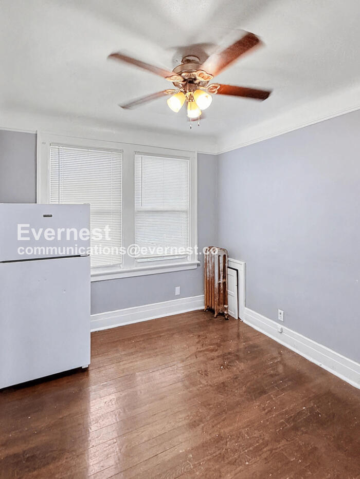 Building Photo - 9351 Woodside St