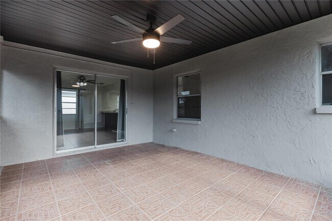 Building Photo - 6520 Meadowbrook Ln