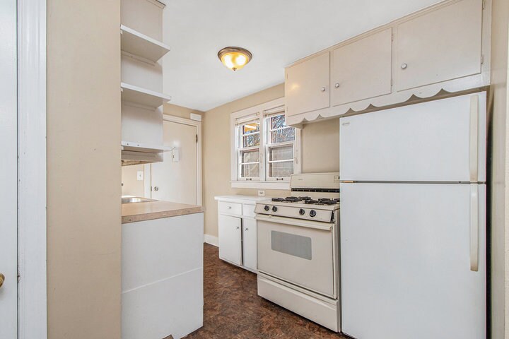 Building Photo - 144 College Ave NE