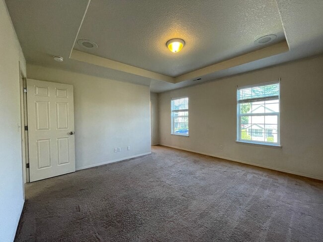 Building Photo - Hillsboro 3Bedroom 2.5 Bath + Den ~ Includes Washer & Dryer and Garage ~ Orenco Gardens Neighborh...