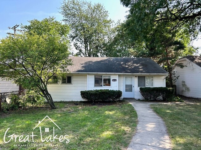 Primary Photo - Beautiful 2 Bedroom 1 Bathroom now availab...