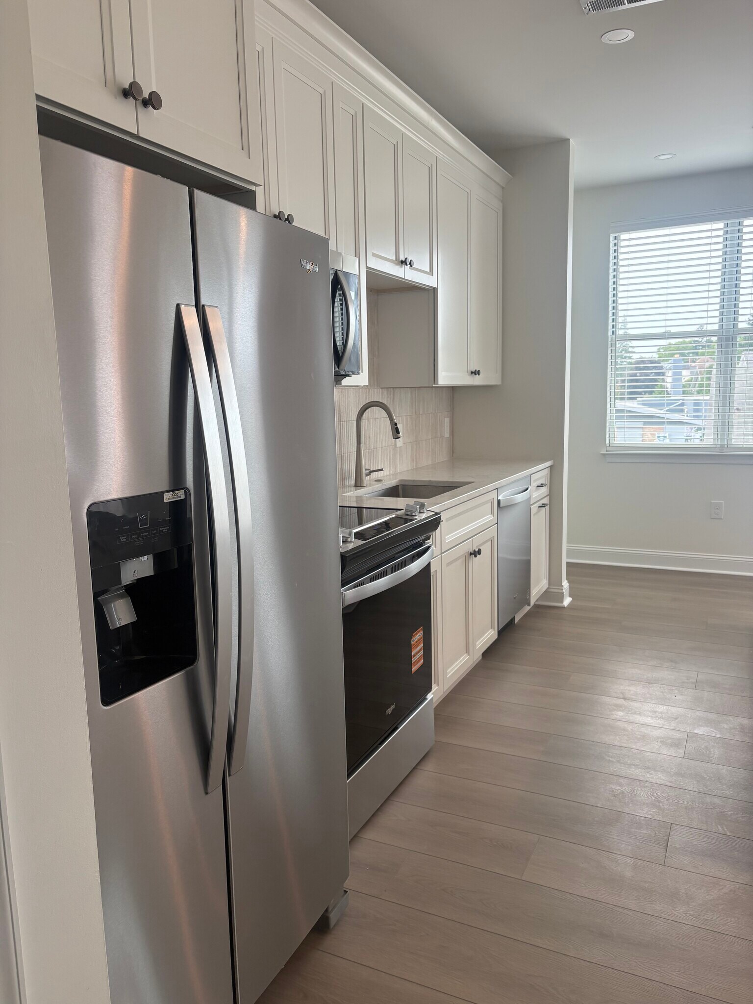 Kitchen - 8 Campbell Ave