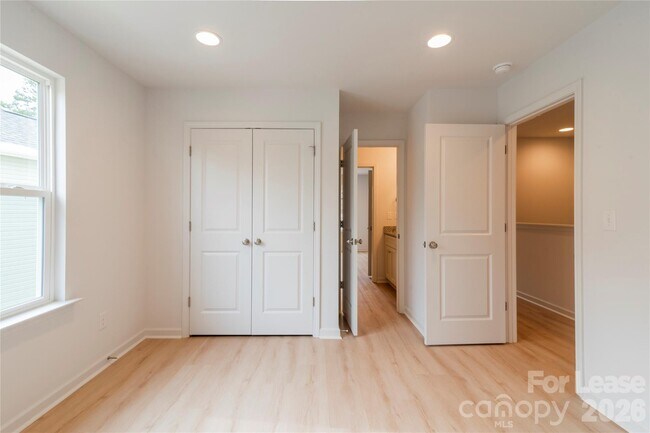 Building Photo - 2719 Capitol Dr