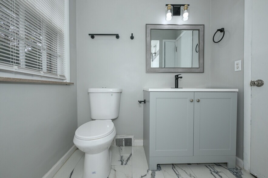 Building Photo - 19226 Winslow Rd