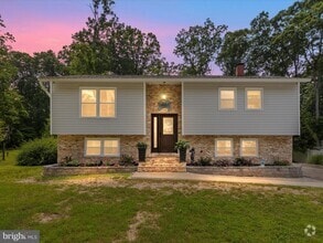 Building Photo - 1215 Holmewood Dr