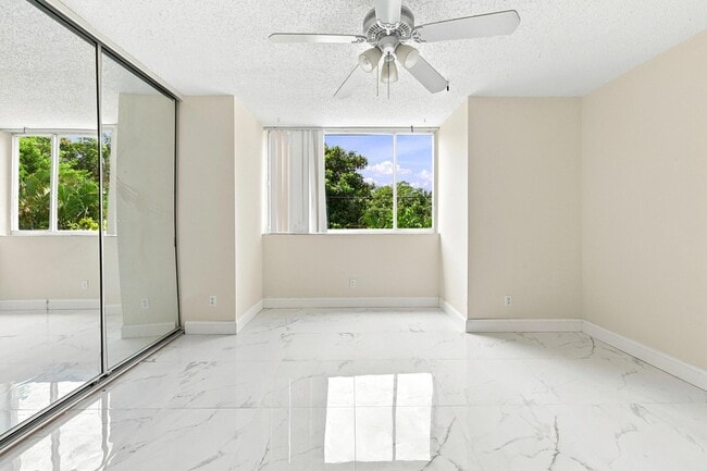 Building Photo - 5120 Elmhurst Rd