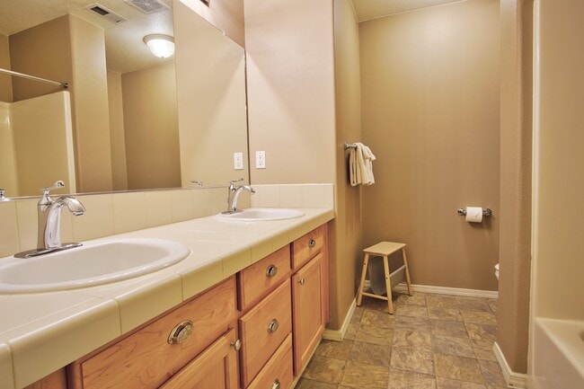 Building Photo - 2727 Crater Ln