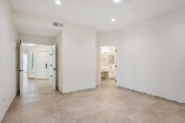 Building Photo - 15050 N Thompson Peak Pkwy