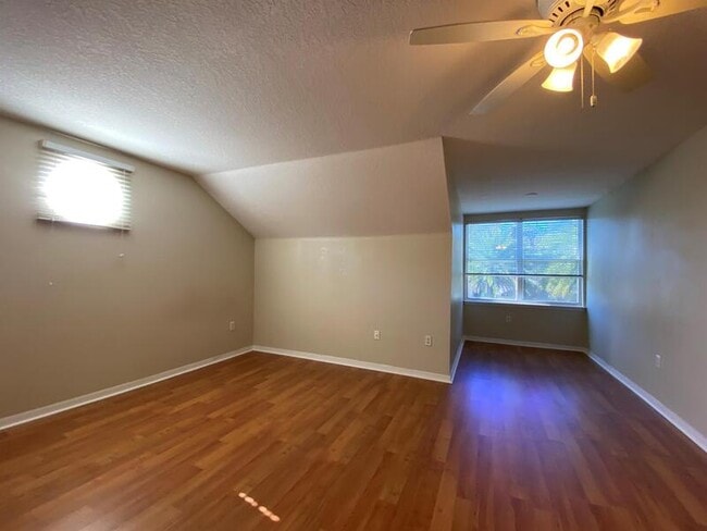 Building Photo - 10885 Piping Rock Cir