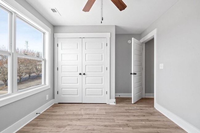 Building Photo - 2 Bedroom Townhome For Rent in Historic Downtown Clarksville!