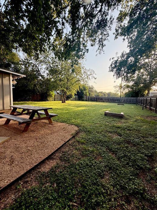Building Photo - 505 Lbj Dr