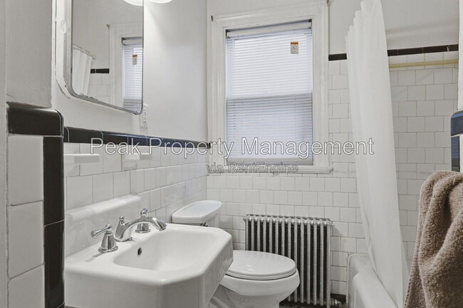 Building Photo - 3022 Grayland Ave