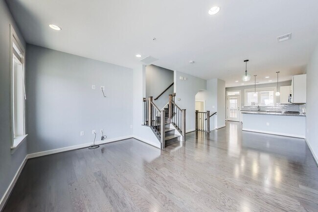 Building Photo - NICE 3BD/3.5BA luxury 4-level townhouse in ROCKVILLE!