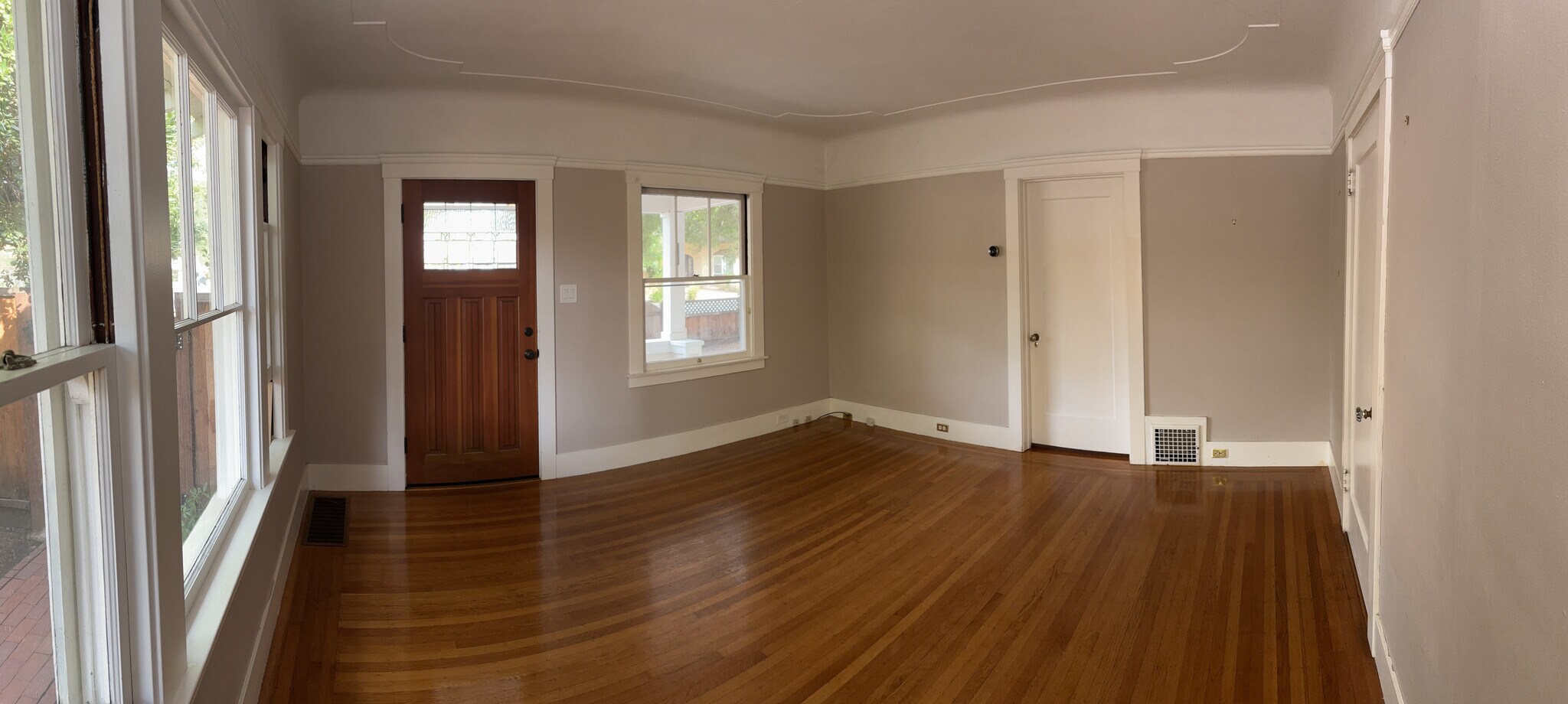 Living Room - 671 Kingsley Ave