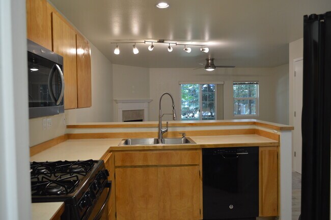 Building Photo - 1950 NE Derek Dr