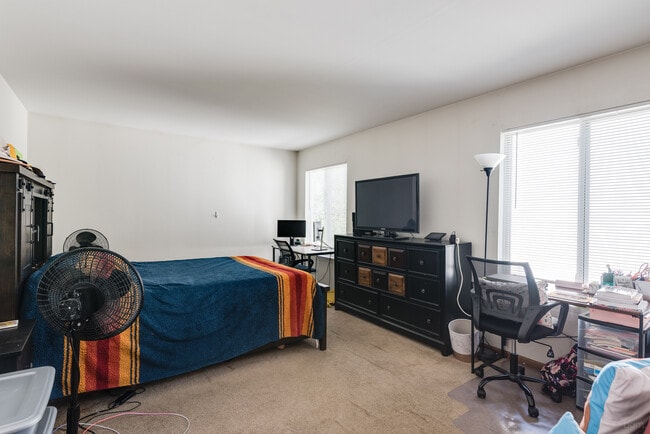 Building Photo - 2844 Skylane Dr