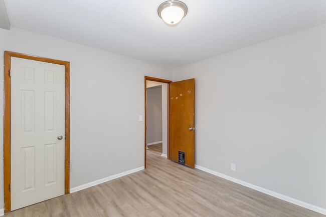 Building Photo - Beautifully remodeled 3 bedroom/1 bath in ...