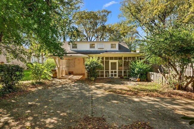 Building Photo - 201 Brookfield Ave