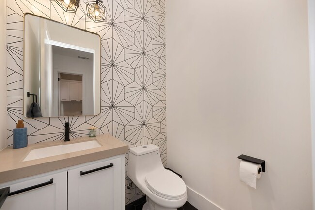 Building Photo - Waterfront 4 bed 4 bath 3,887 sq. ft.