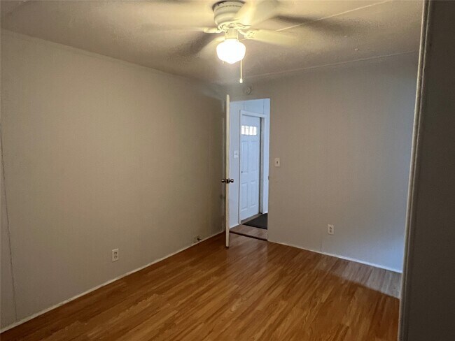 Building Photo - 13207 Captain Cir
