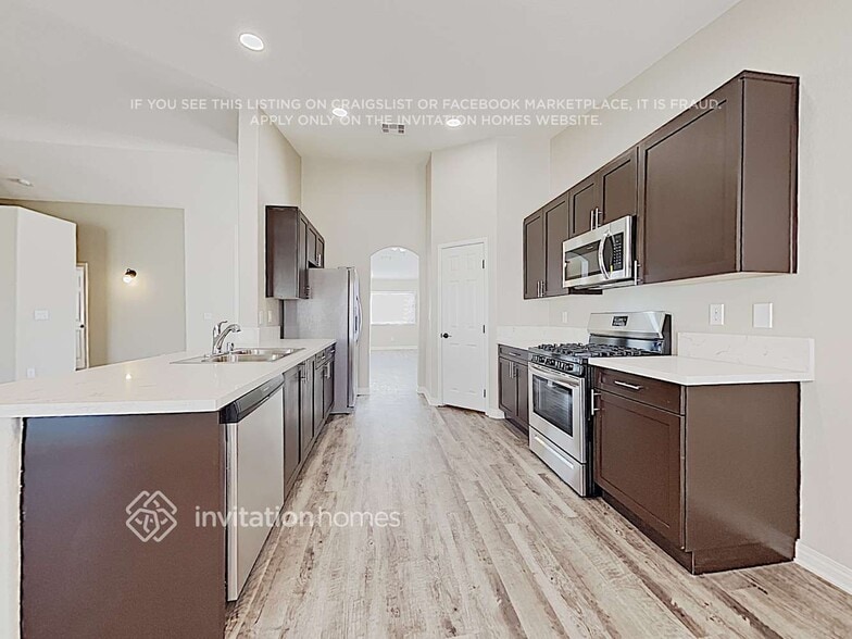 Building Photo - 577 Canlite St