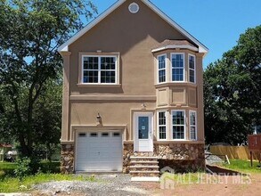 Building Photo - 57 Ray St