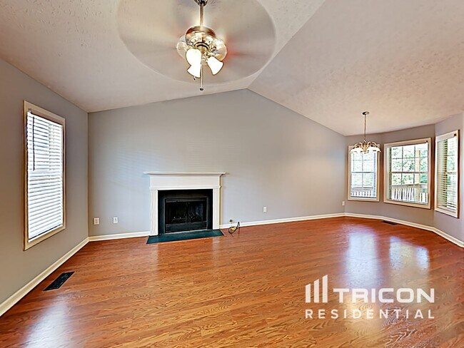 Building Photo - 180 Iris Glen Dallas GA