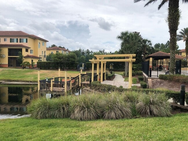 Building Photo - Gated 2 Bed/ 2.5 Bath Condo with 24/7 Security & Monitoring! Screened in Lanai with Water Views!