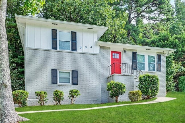 Building Photo - 982 Hutchens Rd SE