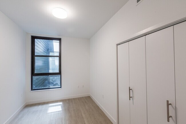 Building Photo - 4435 Piedmont Ave