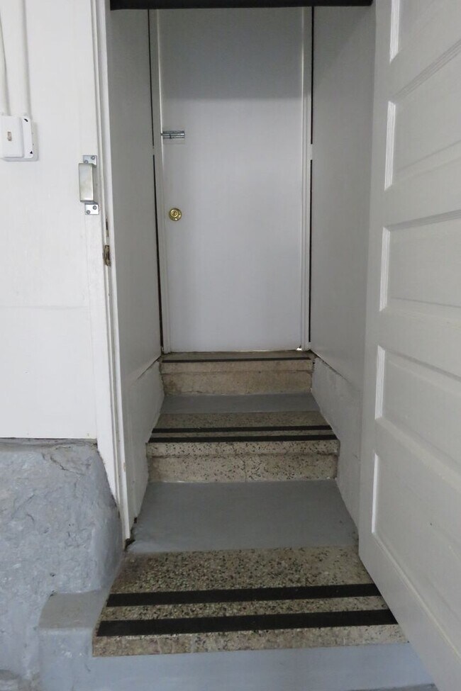 Building Photo - Noe Valley House - 3 beds-1.5 baths - VIEW - garage