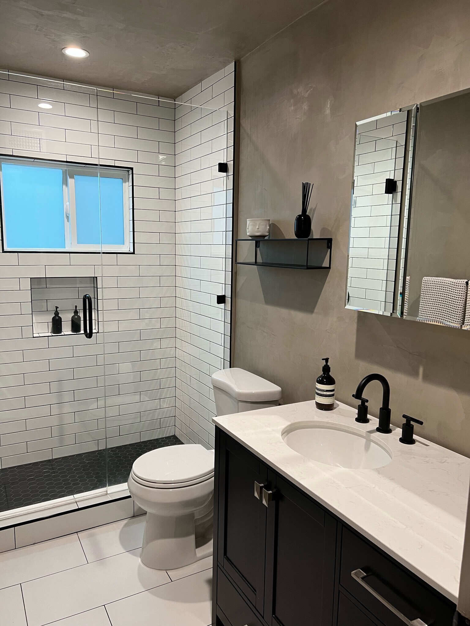 Building Photo - 150 S Wetherly Dr