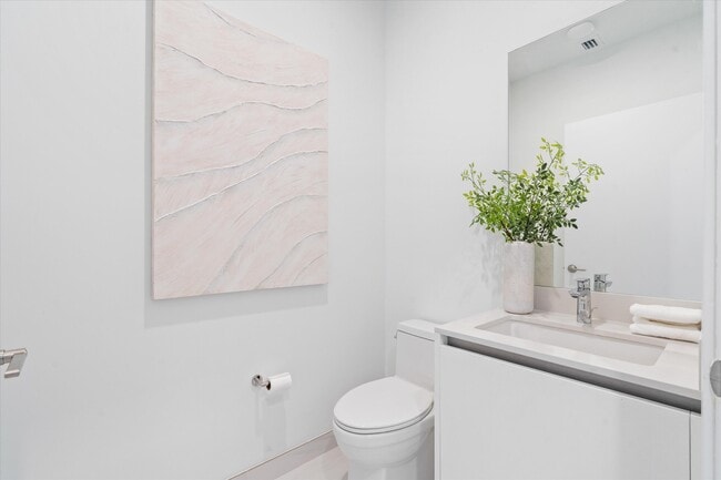 Building Photo - 900 N Ocean Blvd