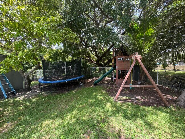 Building Photo - 8651 NW 21st Ct