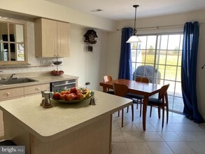 Building Photo - 202 Oaktree Ct