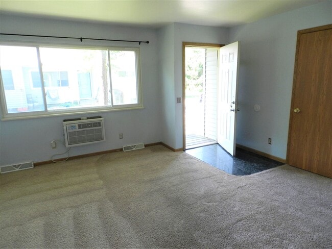 Building Photo - 4015 Claire St