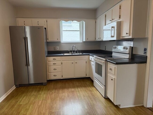 Building Photo - For Rent - Antioch 3 Bedroom house with Bo...