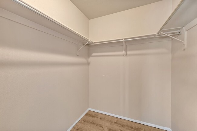 Building Photo - Spacious Multi-Level Townhome in Brookwillow