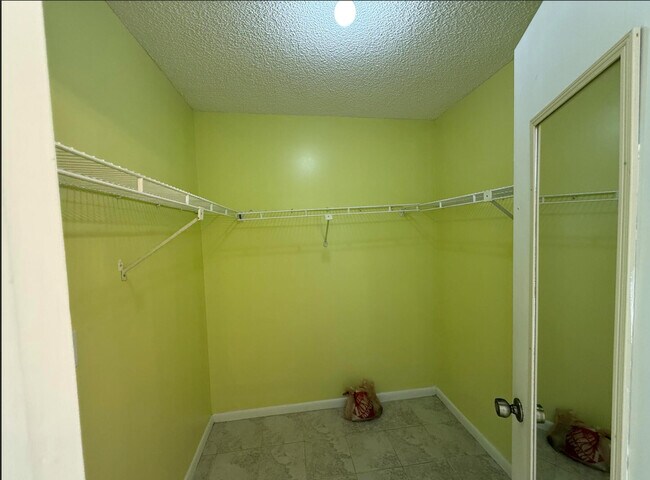 Building Photo - 4255 Willow Pond Cir