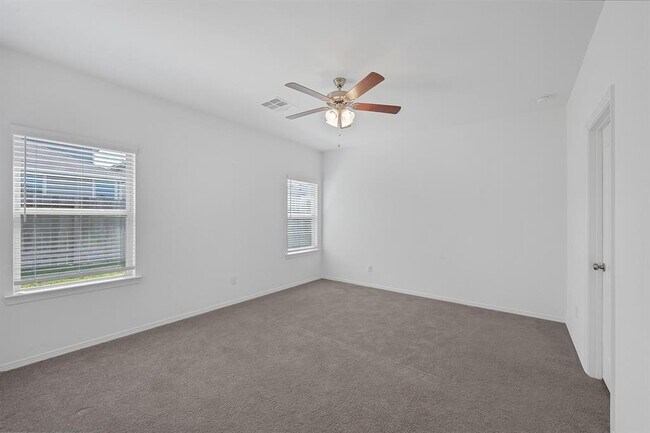 Building Photo - 25395 Northpark Lake Dr